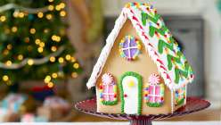 The Wilton Method: Gingerbread House and Cookies