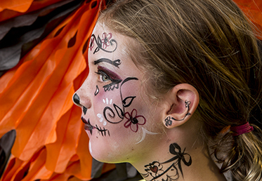This class will give you Halloween ideas for a classic costume with face paint. Create a tiger, zombie, vampire, and a Dia de los Muertos skeleton for face painting and a DIY Halloween costume.