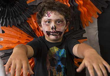 This class will give you Halloween ideas for a classic costume with face paint. Create a tiger, zombie, vampire, and a Dia de los Muertos skeleton for face painting and a DIY Halloween costume.
