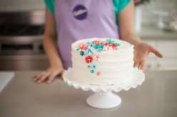 Emily Tatak of Wilton will show you how to make royal icing from scratch and use a variety of decorating tips in the cake decorating class. In this baking class you'll decorate your cake with flowers, with buttercream swirl icing.